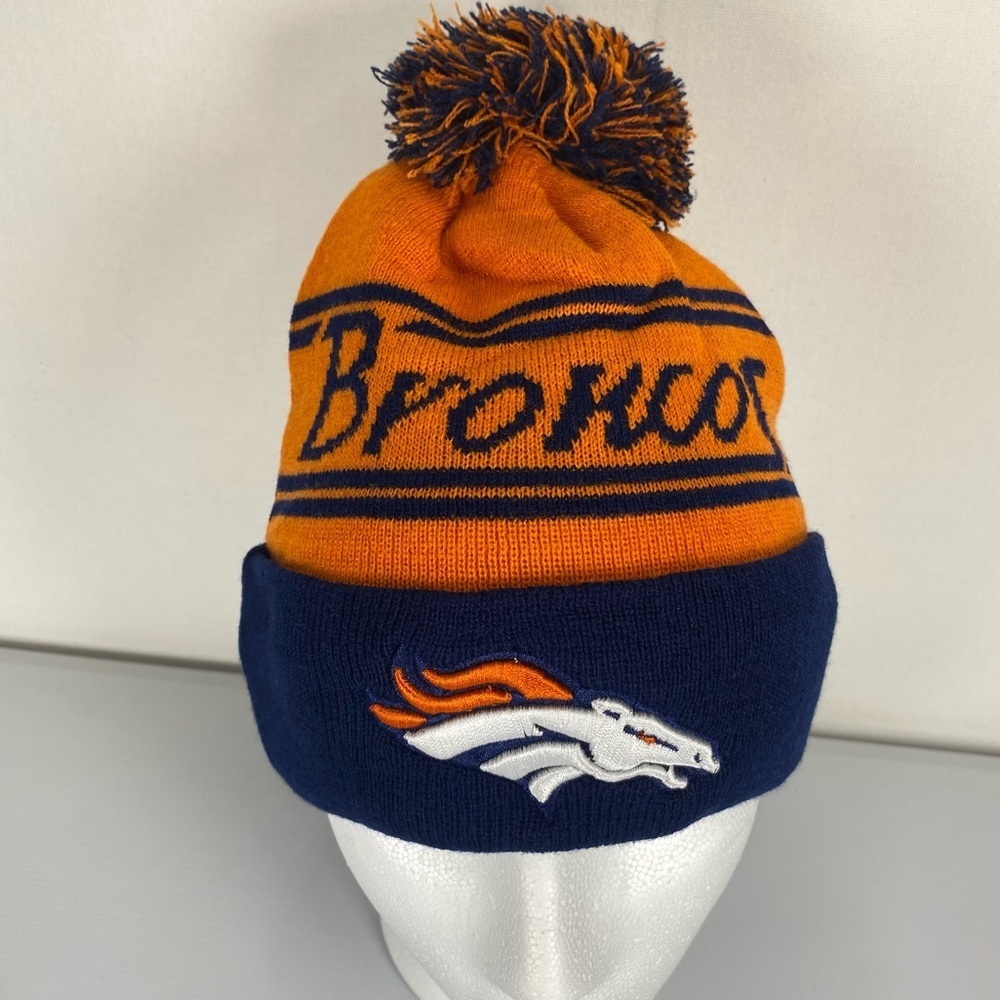 Denver Broncos beanie NWOT‎ unisex fleece lined pompom